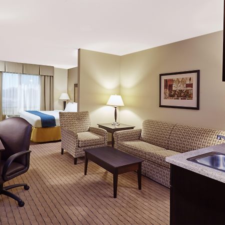 Holiday Inn Express & Suites Madison-Verona By Ihg Extérieur photo
