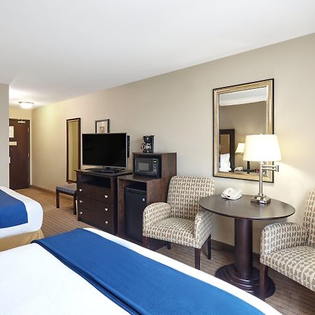 Holiday Inn Express & Suites Madison-Verona By Ihg Extérieur photo