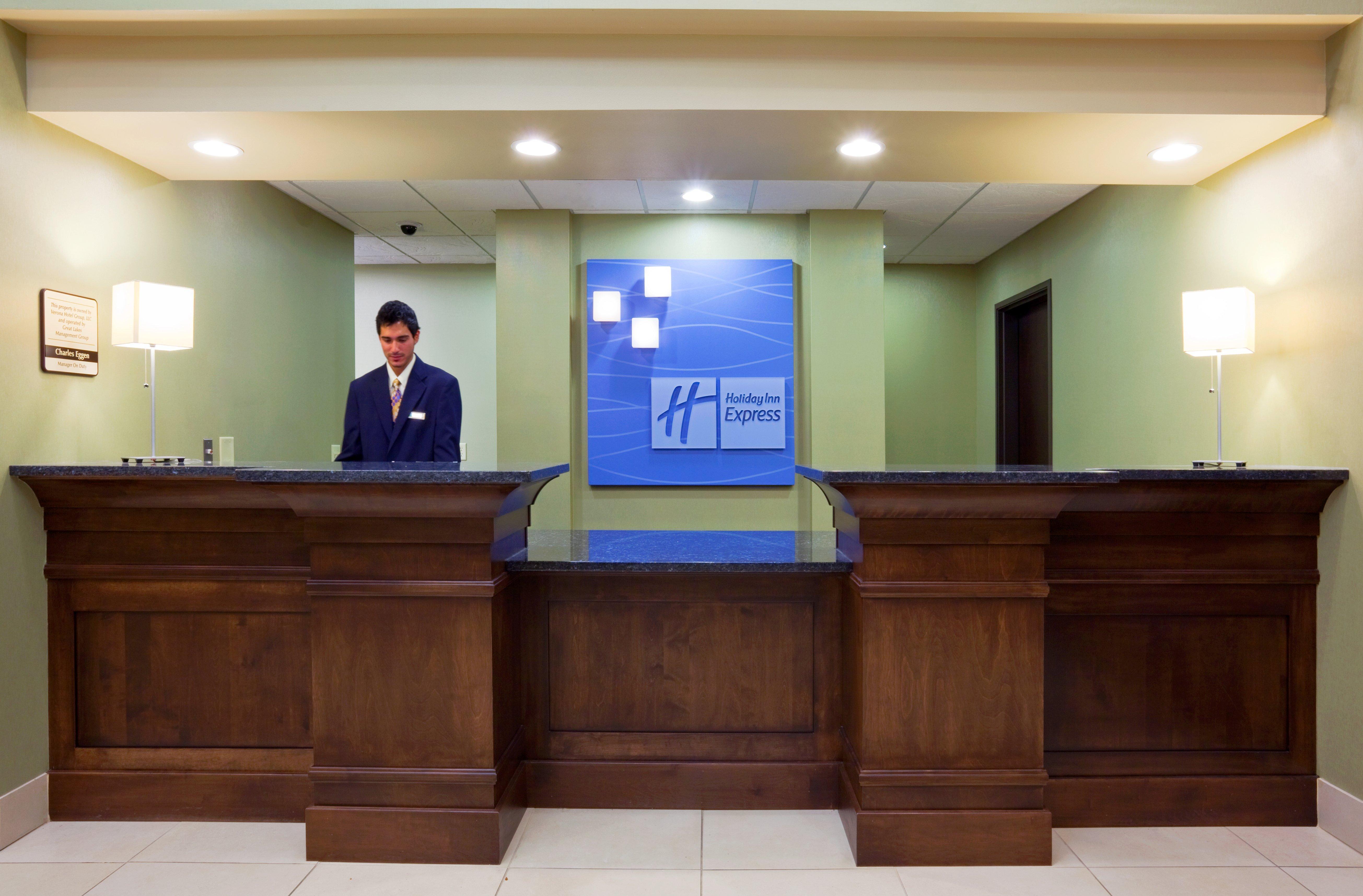 Holiday Inn Express & Suites Madison-Verona By Ihg Extérieur photo