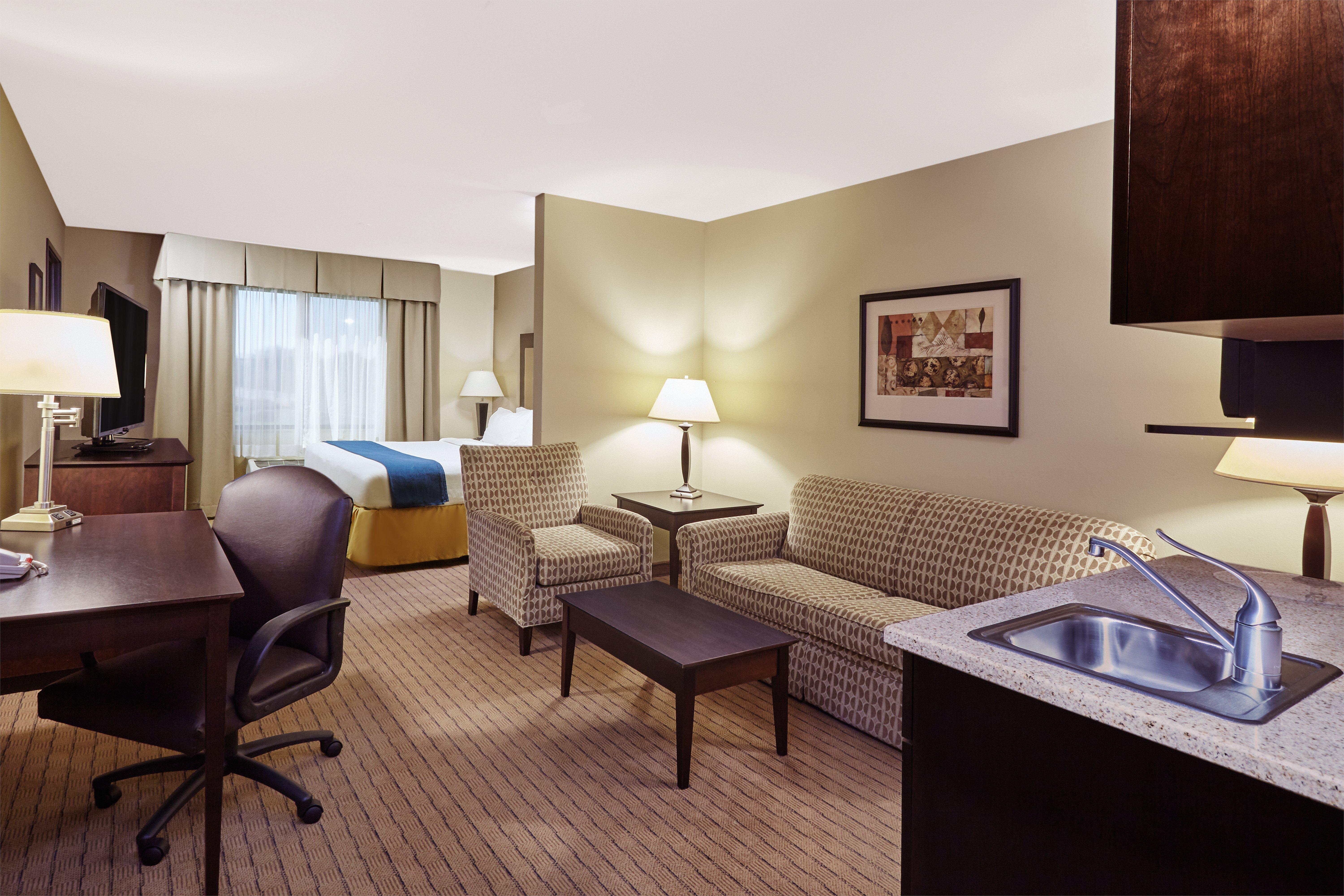 Holiday Inn Express & Suites Madison-Verona By Ihg Extérieur photo