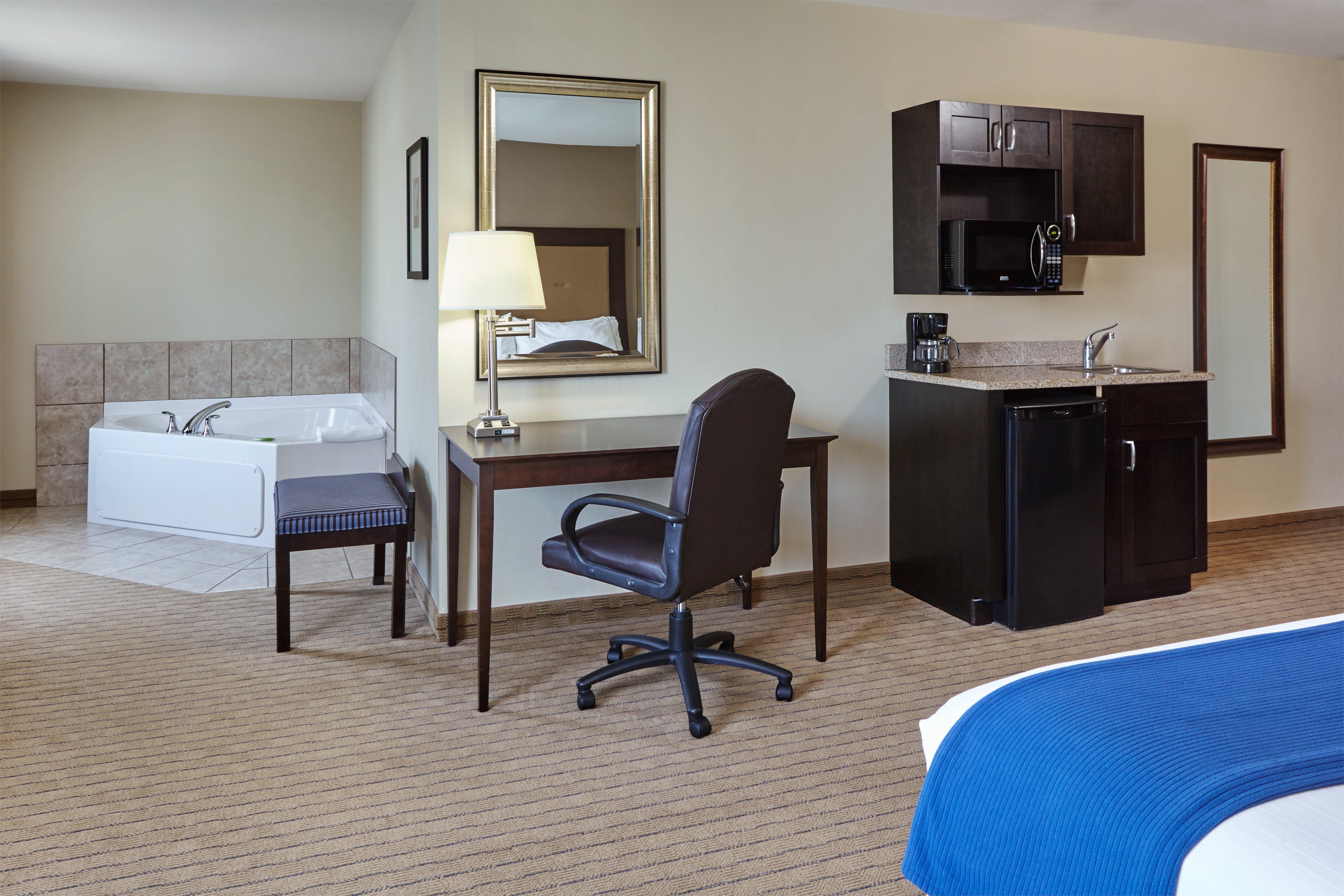 Holiday Inn Express & Suites Madison-Verona By Ihg Extérieur photo