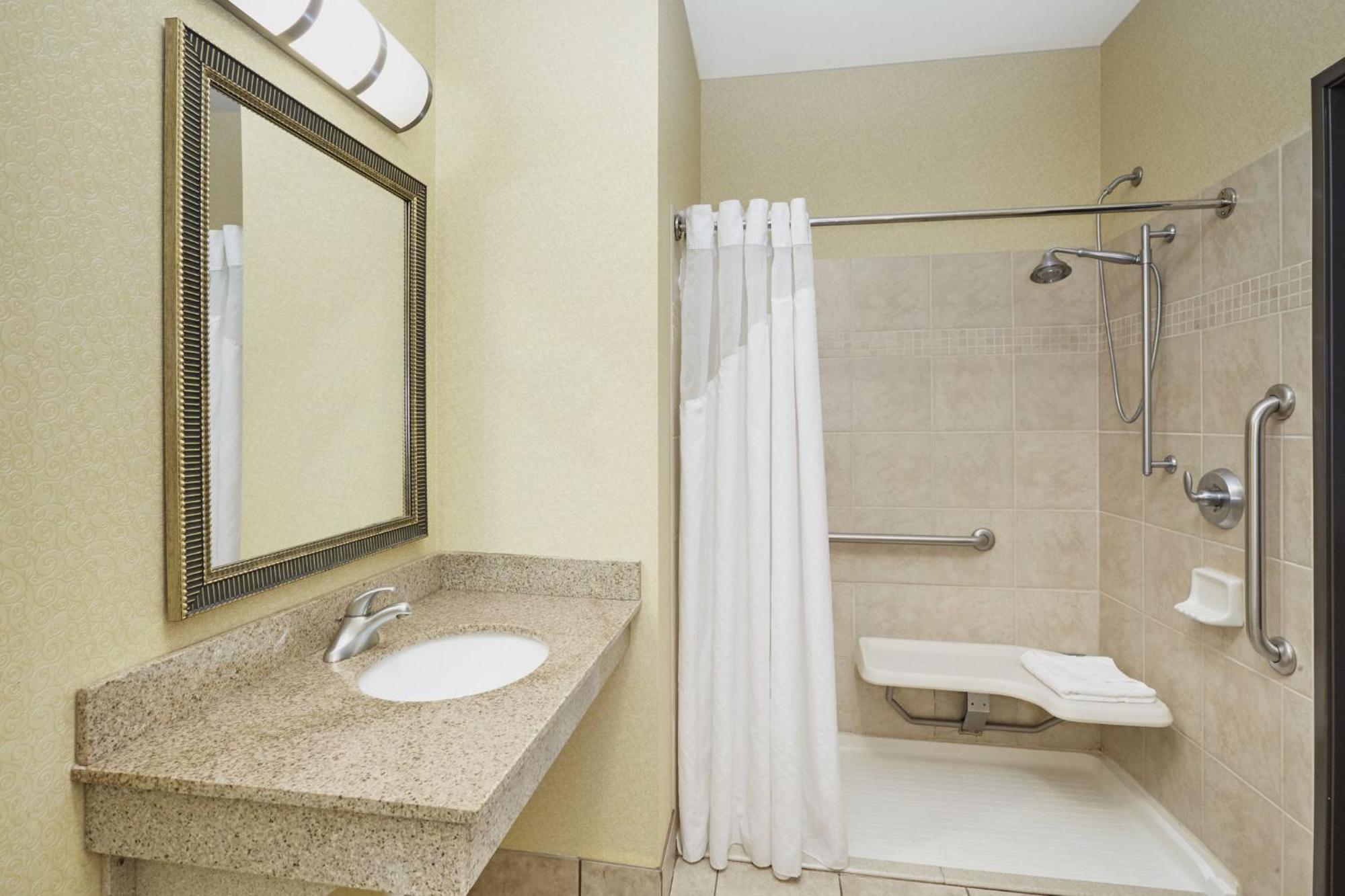 Holiday Inn Express & Suites Madison-Verona By Ihg Extérieur photo