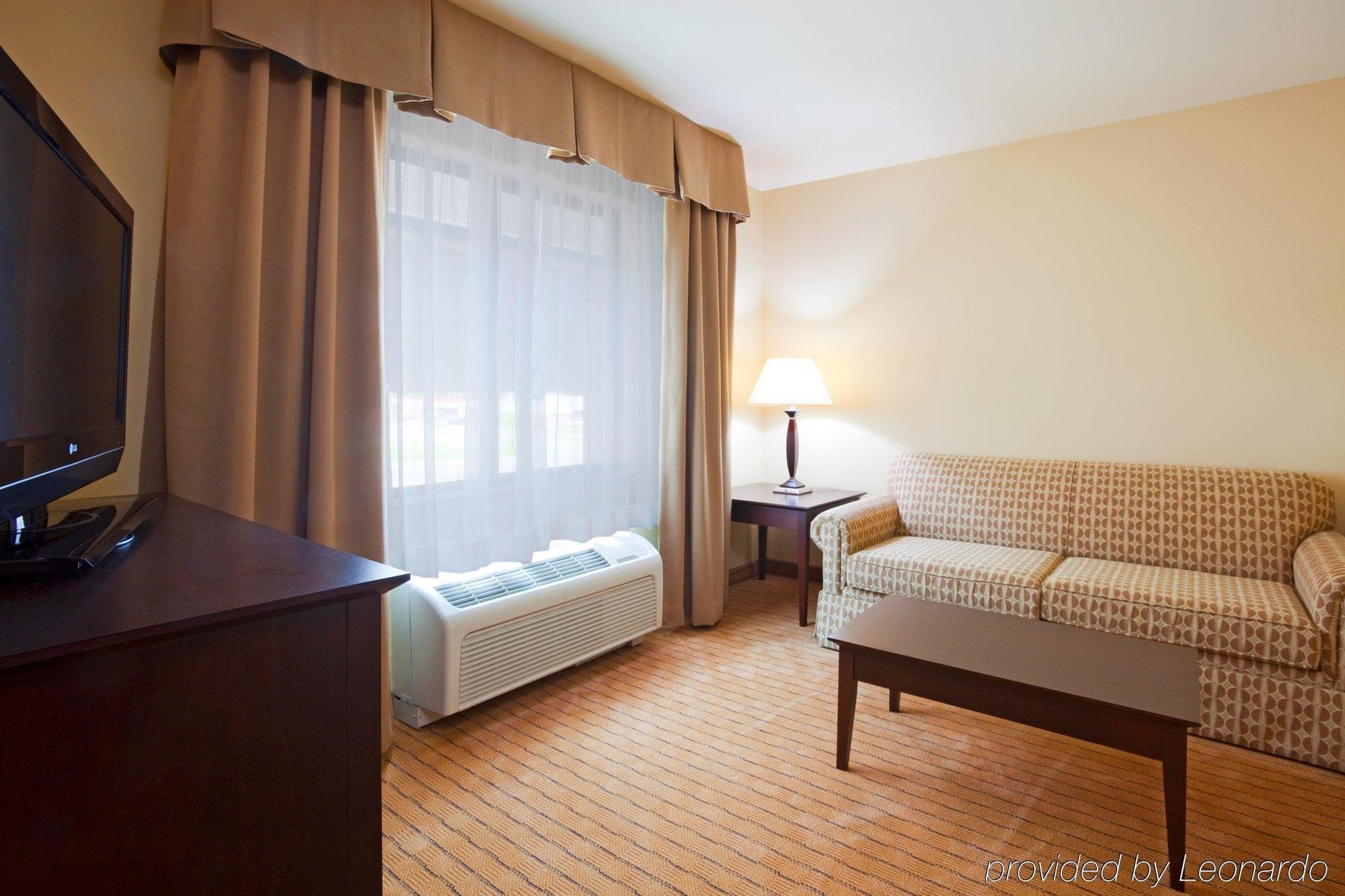 Holiday Inn Express & Suites Madison-Verona By Ihg Chambre photo