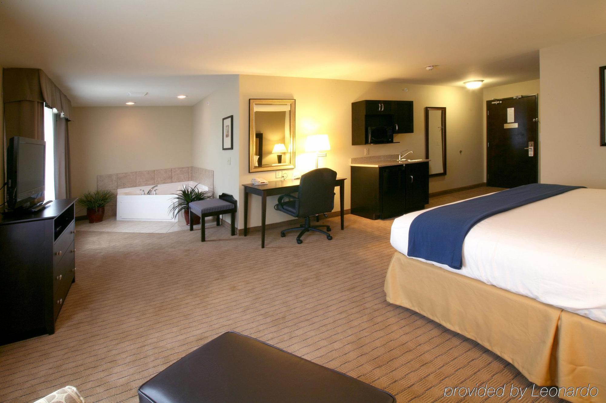 Holiday Inn Express & Suites Madison-Verona By Ihg Extérieur photo