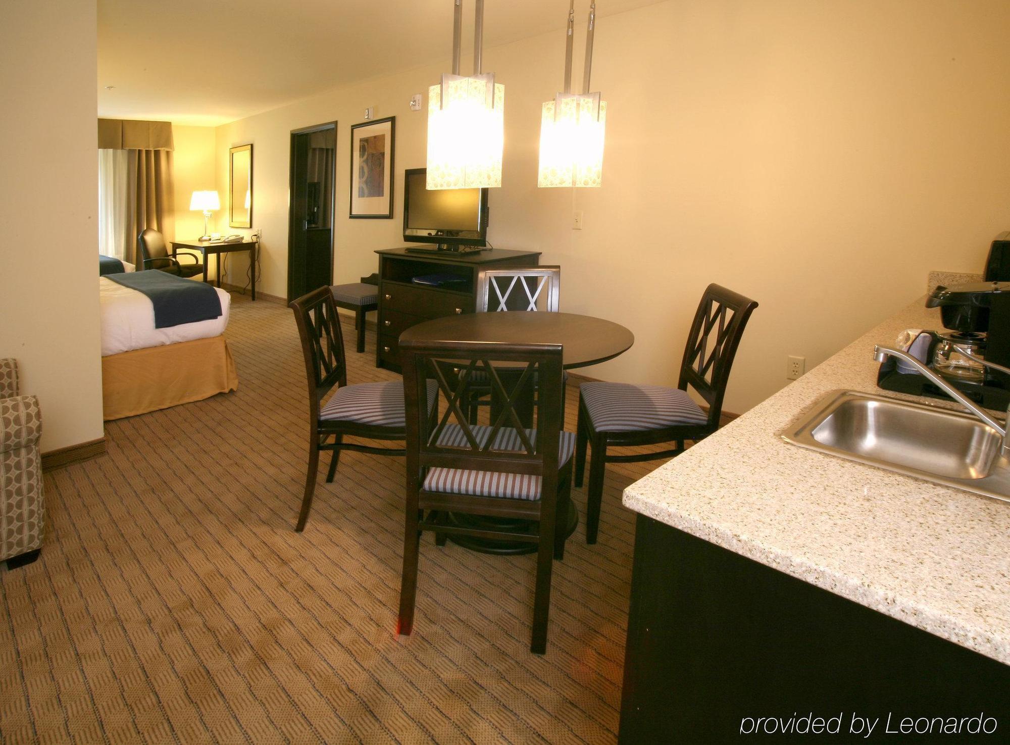 Holiday Inn Express & Suites Madison-Verona By Ihg Extérieur photo